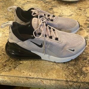 Nike Aiir Max 270 - women’s size 7  Gray and Black